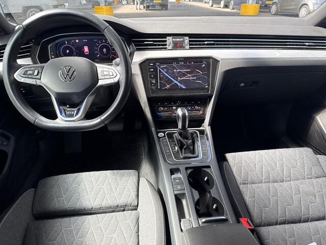 Volkswagen PASSAT Variant 1.4 TSI PHEV GTE Business 17"/Trekhaak/IQ Lights/Stoelverwarming/Camera/Apple Carplay & Android Auto