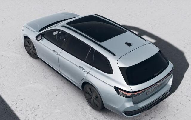 Volkswagen PASSAT Variant 1.5 eTSI 150PK DSG R-Line Edition / Resterende Fabrieksgarantie tot 22-01 2029 / Black Style / Panoramadak / 19'' LMV / VW