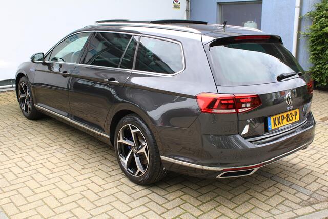 Volkswagen PASSAT Variant 1.4 TSI PHEV GTE Business | Incl. 12 maanden Garantie | Panorama dak | Stoelmassage | Adaptive cruise | Achteruitrijcamera | Keyless entry/start | Stoel/stuur verwarming | Elektrische kofferbakklep | Apple CarPlay/Android Auto | Climate controle |