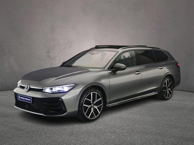 Volkswagen PASSAT Variant R-Line Edition 1.5 TSI eHybrid 272pk DSG Automaat Trekhaak, Panoramadak, Lederen bekleding, Adaptive cruise control, 360 camera, Achteruitrijcamera