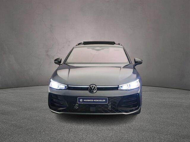 Volkswagen PASSAT Variant R-Line Edition 1.5 TSI eHybrid 272pk DSG Automaat Trekhaak, Panoramadak, Lederen bekleding, Adaptive cruise control, 360 camera, Achteruitrijcamera