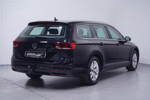 Volkswagen PASSAT Variant 1.5 TSI Business Virtual-cockpit Trekhaak wegklapbaar led-verlichting Navi Clima Apple Carplay Camera ACC NAP PDC v+a IQ-drive lendesteun bestuurdersstoel DAB-ontvangst achterklep electrisch bedienbaar