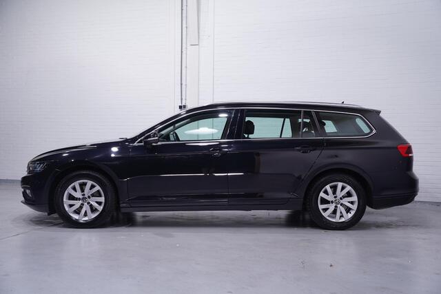 Volkswagen PASSAT Variant 1.5 TSI Business Virtual-cockpit Trekhaak wegklapbaar led-verlichting Navi Clima Apple Carplay Camera ACC NAP PDC v+a IQ-drive lendesteun bestuurdersstoel DAB-ontvangst achterklep electrisch bedienbaar