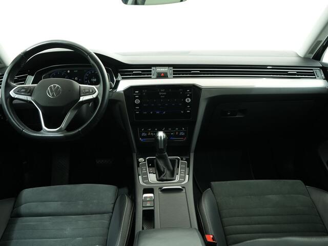 Volkswagen PASSAT Variant 1.5 TSI 150PK ELEGANCE DSG | Stoelverwarming | Camera | Carplay