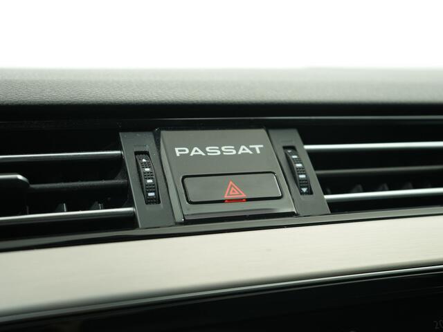 Volkswagen PASSAT Variant 1.5 TSI 150PK ELEGANCE DSG | Stoelverwarming | Camera | Carplay