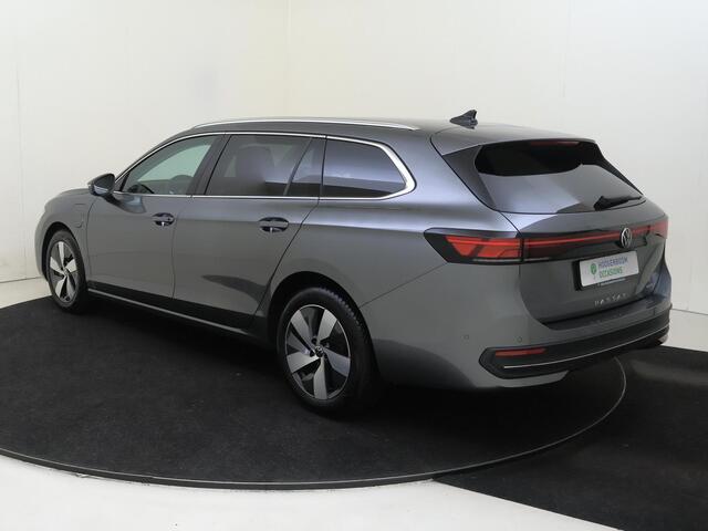 Volkswagen PASSAT Variant 1.5 eHybrid Business | SoH 100% | Trekhaak | Parkeerassistent | Head-up display | Dodehoek detectie | Massagefunctie voorstoelen | Navigatie | Leder/alcantara bekleding |