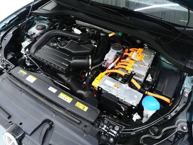 Volkswagen PASSAT Variant 1.5 eHybrid 204PK | Leder/Alcantara | Massage | Trekhaak | HUD | Camera | Adaptive Cruise | Sfeerlicht | Carplay