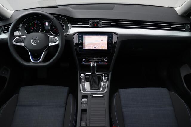 Volkswagen PASSAT Variant 1.4 TSI PHEV GTE Trekhaak Pano Massage HU display
