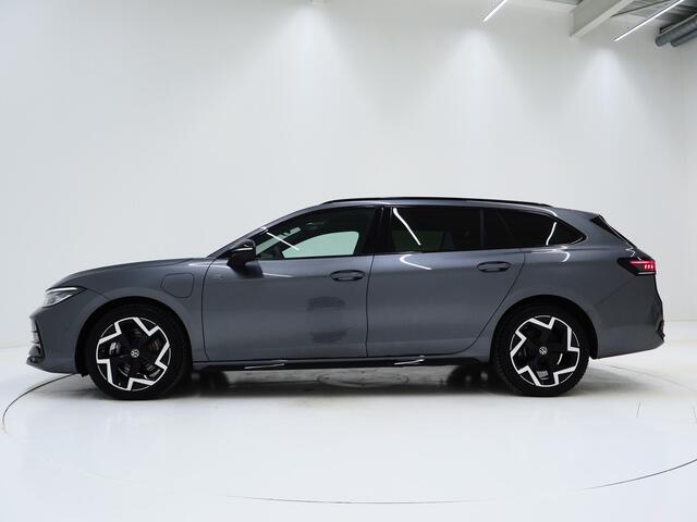Volkswagen PASSAT Variant 1.5 eHybrid R-Line | Vol Leder | Panoramadak | Stoelventilatie | Harman/Kardon | HUD | Massage | Trekhaak