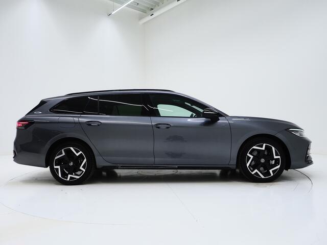 Volkswagen PASSAT Variant 1.5 eHybrid R-Line | Vol Leder | Panoramadak | Stoelventilatie | Harman/Kardon | HUD | Massage | Trekhaak