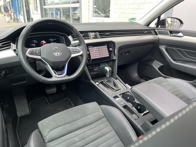 Volkswagen PASSAT Variant 1.4 TSI PHEV GTE Business / AUTOMAAT/ TREKHAAK/ PANO/ ALCANTARA/ 218 PK/ CAMERA/ PARK. SENSOREN/ ERGO COMFORT/ ELEK. ACHTERKLEP/ STOELVERWARM./ ADAPT. CRUISE/ APP CONNECT/ NAVI/ CLIMA/ DAB/ 17" LMV