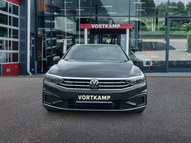 Volkswagen PASSAT 1.4 TSI DSG GTE PANO-DAK/TREKHAAK/LEDER/360CAMERA/E-KLEP/IQ-LIGHTS
