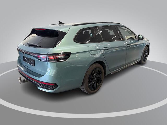 Volkswagen PASSAT Variant 1.5 eTSI 272pk DSG R-Line Edition · Panoramadak · Camera · Inklap. Trekhaak · Harman Kardon Sound · Head-Up Display · Massagefunctie · Garantie t/m 13-03-2030 of 100.000km