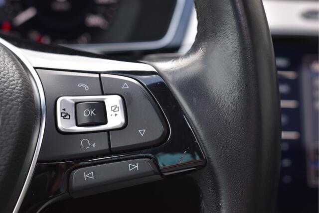 Volkswagen PASSAT Variant 1.4 TSI ACT Highline Business R-line Panorama, Adaptive cruise, Afn. trekhaak, Virtual cockpit, Camera, Stoelverwarming, Elek. achterklep