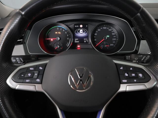 Volkswagen PASSAT Variant 1.4 TSI PHEV GTE Business 218 pk Automaat (DSG) | Navigatie | Trekhaak (wegklapbaar) | Parkeersensoren | Achteruitrijcamera | Autom. airco (3 zones) |