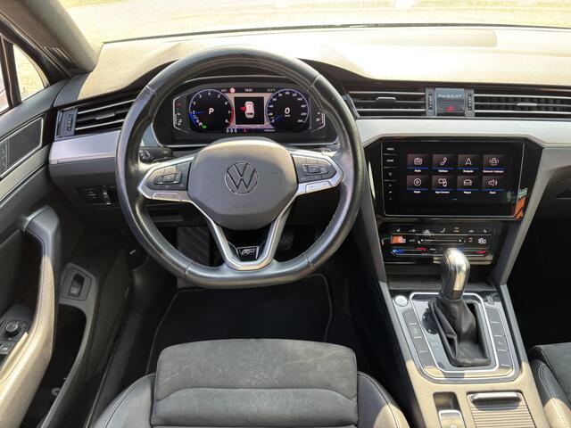 Volkswagen PASSAT Variant 1.5 TSI R-Line Business + / Trekhaak / Applecarplay / Android Auto / Navi / Ergostoelen / digital Cockpit /