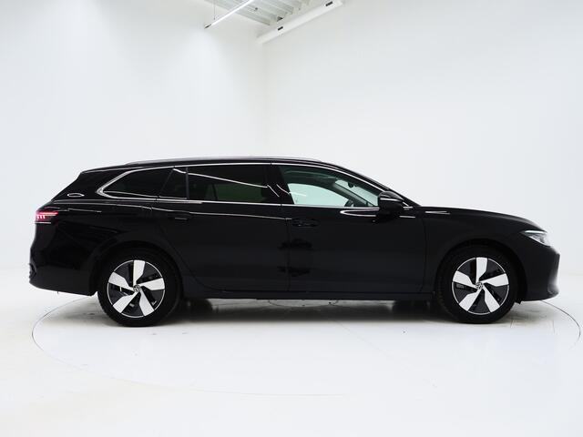 Volkswagen PASSAT Variant 1.5 eHybrid Elegance | 5 Jaar Garantie | Panoramadak | Leder | Trekhaak | Harman/Kardon | HUD | 360 | Sfeerlicht | Keyless