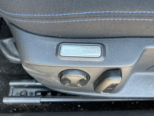 Volkswagen PASSAT Variant 1.4 TSI PHEV GTE / AUTOMAAT/ ADAPTIVE CRUISE/ PARK.SENSOREN V+A/ APP-CONNECT/ STOELVERWARMING/ ERGO COMFORT/ DIGITAL DASH/ KEYLESS/ NAVI/ DAB/ CLIMA/ 18'' LMV