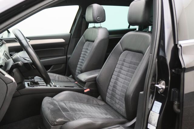 Volkswagen PASSAT Variant 1.6 TDI DSG Highline Business R-Line Panoramadak, Virtual Cockpit, Trekhaak, Camera, Apple Carplay, PDC, 17''