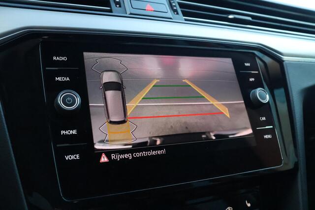 Volkswagen PASSAT 1.5 TSI R-Line Business + IQ.Light/Leder/Navi/Virtual Cockpit/App-Connect/Camera/ACC/18''