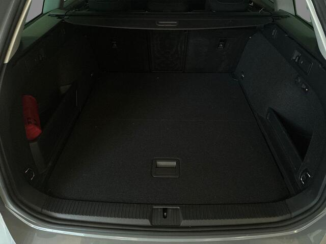 Volkswagen PASSAT 1.4 TSI eHybrid 218pk DSG GTE Business · Camera · Inklap. Trekhaak · Elek. Achterklep · Keyless · Stoelverwarming · ACC ·