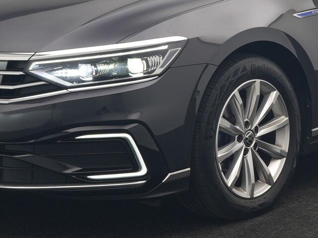 Volkswagen PASSAT 1.4 TSI GTE Business PHEV 218pk Dealer O.H. | Trekhaak Af Fabriek | Panodak | Adaptive Cruise | Camera | IQ Light | Alcantara Sportstoelen Massage & Verwarmd | Stuur Verwarmd | Keyless | Blis | Sfeerverlichting | Apple Carplay | DAB | Plug In Hybrid |