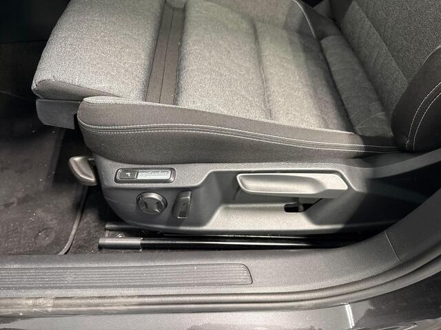Volkswagen PASSAT 1.4 TSI 218pk DSG PHEV GTE Business · Camera · Wegklapbare Trekhaak · Apple/Android Car Play · P-Sensoren · 17'' Inch ·