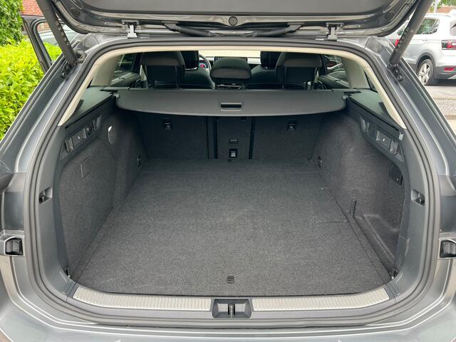 Volkswagen PASSAT Variant 1.5 eHybrid pano, virtual cockpit, 360 camera, navi
