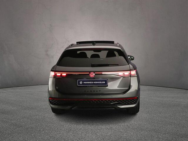 Volkswagen PASSAT Variant R-Line Edition 1.5 TSI eHybrid 272pk DSG Automaat Trekhaak, Panoramadak, Black Style, Adaptive cruise control, Achteruitrijcamera, LED matrix koplampen