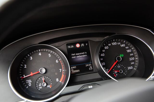 Volkswagen PASSAT Variant 1.5 TSI R-Line Business + , Adap. cruise, Trekhaak, Carplay, Memory,