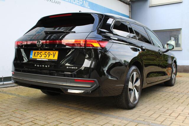 Volkswagen PASSAT Variant 1.5 eHybrid Elegance Business 272 Pk | Incl. 12 maanden Garantie | Stoelmassage | Stoelverwarming/ventilatie | Head-Up Display | Keyless entry/start | 360° Camera | Elektrisch wegklapbare trekhaak | Elektrische kofferbak | Sfeerverlichting | Elekt