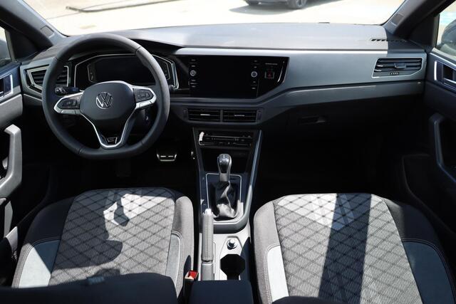 Volkswagen POLO 1.0 TSI R-Line 95PK / 70kW, Achteruitrijcamera, LED koplampen, extra getint glas, Digital Cockpit Pro, comfortstoelen, 16'' lmv, navigatie, draadloos telefoon laden, DAB+, verkeerstekenherkenning