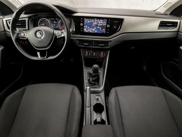 Volkswagen POLO 1.0 TSI Comfortline (APPLE CARPLAY, GROOT NAVI, PARKEERSENSOREN, ADAPTIVE CRUISE, LM VELGEN, SPORTSTOELEN, DAB+, NIEUWE APK, NIEUWSTAAT)