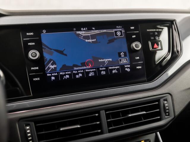 Volkswagen POLO 1.0 TSI Sportline Automaat (APPLE CARPLAY, GROOT NAVI, CLIMATE, CAMERA, SPORTSTOELEN, ADAPTIVE CRUISE, LM VELGEN, DAB+, NIEUWSTAAT)