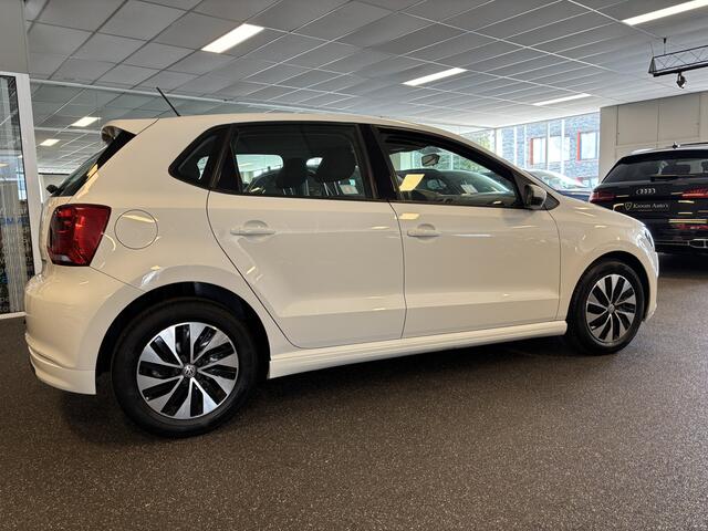 Volkswagen POLO 1.0 BlueMotion Edition - 5-drs - Airco / Apple Carplay / Bluetooth / Cruise control / App connect / Lichtmetalen velgen - NL auto -