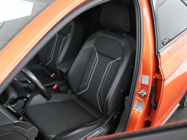 Volkswagen POLO 1.0 TSI R-Line | Stoelverwarming | Camera | Carplay | Climate control | Adaptive cruise | Full LED | Navigatie | Virtual Cockpit