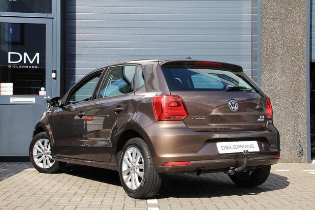 Volkswagen POLO 1.2 TSI 90pk Highline | Multifunctioneel stuurwiel ACC | Groot infotainment scherm | Stoelverwarming | Cruise control | Trekhaak | Parkeersensoren | Vol!