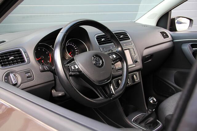 Volkswagen POLO 1.2 TSI 90pk Highline | Multifunctioneel stuurwiel ACC | Groot infotainment scherm | Stoelverwarming | Cruise control | Trekhaak | Parkeersensoren | Vol!