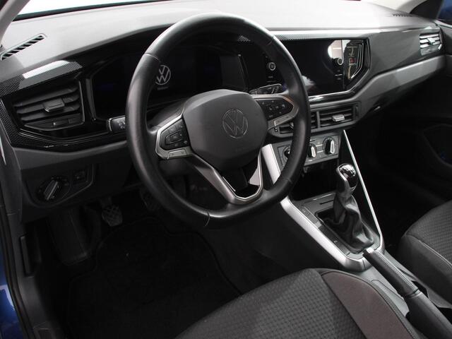 Volkswagen POLO 1.0 TSI Life | DEMO ! | Nieuw model Navigatie Digitale Cockpit Airco Parkeer sensoren V+A | LED Lichtmetalen Velgen