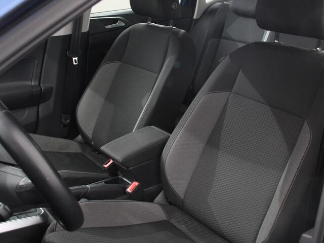 Volkswagen POLO 1.0 TSI Life | DEMO ! | Nieuw model Navigatie Digitale Cockpit Airco Parkeer sensoren V+A | LED Lichtmetalen Velgen