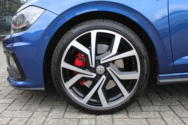 Volkswagen POLO 2.0 TSI GTI Automaat/Panoramadak/Virtueel dashboard/Velours lederen bekleding/Navigatie/Stoelverwarming/Apple carplay/Cruise control adaptief/Spiegels inklapbaar/Parkeer assistent/Climate control/Parkeersensoren voor en achter