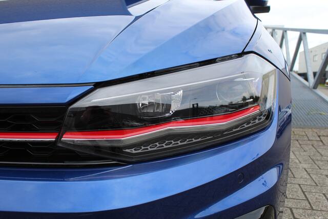 Volkswagen POLO 2.0 TSI GTI Automaat/Panoramadak/Virtueel dashboard/Velours lederen bekleding/Navigatie/Stoelverwarming/Apple carplay/Cruise control adaptief/Spiegels inklapbaar/Parkeer assistent/Climate control/Parkeersensoren voor en achter