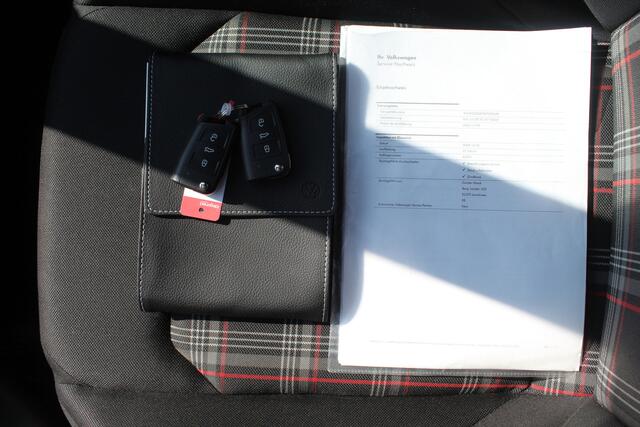 Volkswagen POLO 2.0 TSI GTI Automaat/Panoramadak/Navigatie/Achteruitrijcamera/Adaptive cruise control/Climate control/Keyless/Parkeersensoren rondom/DAB/18'' Lichtmetalen velgen/LED koplampen/Bluetooth.