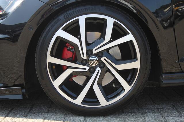 Volkswagen POLO 2.0 TSI GTI Automaat/Panoramadak/Navigatie/Achteruitrijcamera/Adaptive cruise control/Climate control/Keyless/Parkeersensoren rondom/DAB/18'' Lichtmetalen velgen/LED koplampen/Bluetooth.