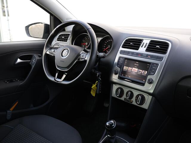 Volkswagen POLO 1.0 BlueMotion Connected Series 95pk | Navigatie | Cruise control | Airco | Parkeersensoren | Alarm | Lichtmetalen velgen | Spraakbediening | Nederlandse auto