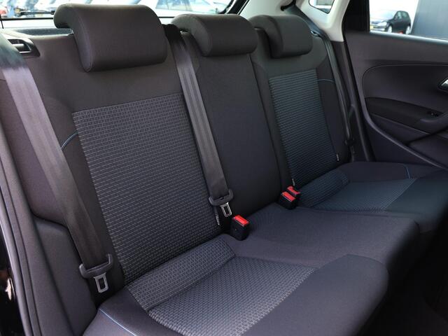 Volkswagen POLO 1.0 BlueMotion Connected Series 95pk | Navigatie | Cruise control | Airco | Parkeersensoren | Alarm | Lichtmetalen velgen | Spraakbediening | Nederlandse auto