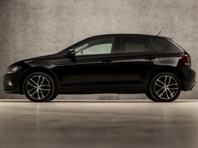 Volkswagen POLO 1.0 TSI Sportline Automaat (APPLE CARPLAY, PARKEERSENSOREN, LM VELGEN, GETINT GLAS, SPORTSTOELEN, ADAPTIVE CRUISE, PARKEERSENSOREN, NIEUWSTAAT)