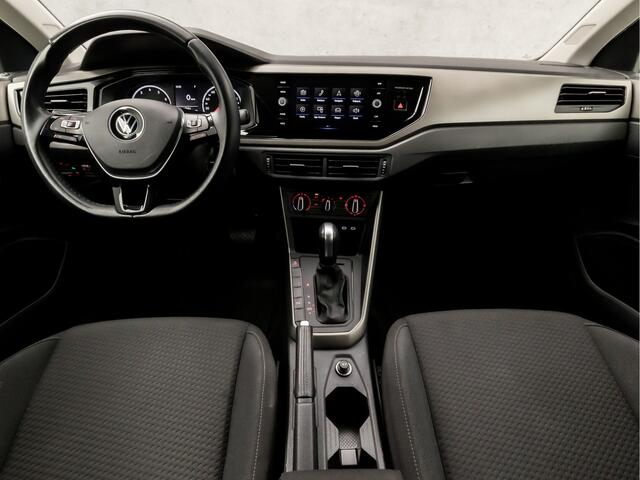 Volkswagen POLO 1.0 TSI Sportline Automaat (APPLE CARPLAY, PARKEERSENSOREN, LM VELGEN, GETINT GLAS, SPORTSTOELEN, ADAPTIVE CRUISE, PARKEERSENSOREN, NIEUWSTAAT)