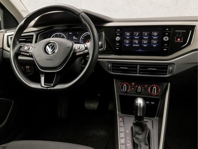 Volkswagen POLO 1.0 TSI Sportline Automaat (APPLE CARPLAY, PARKEERSENSOREN, LM VELGEN, GETINT GLAS, SPORTSTOELEN, ADAPTIVE CRUISE, PARKEERSENSOREN, NIEUWSTAAT)