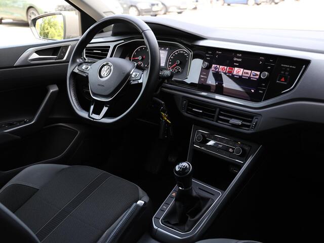 Volkswagen POLO 1.0 TSI Highline 95 pk | Parkeersensoren | Climate control | Navigatie | Cruise control | 16 inch Velgen